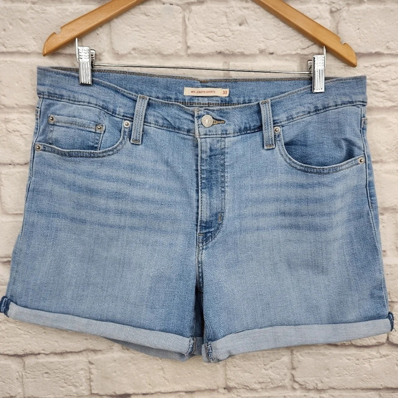 LEVI'S Mid Length Shorts Light Wash Cuffed Hem Size 33 - Picture 1 of 13